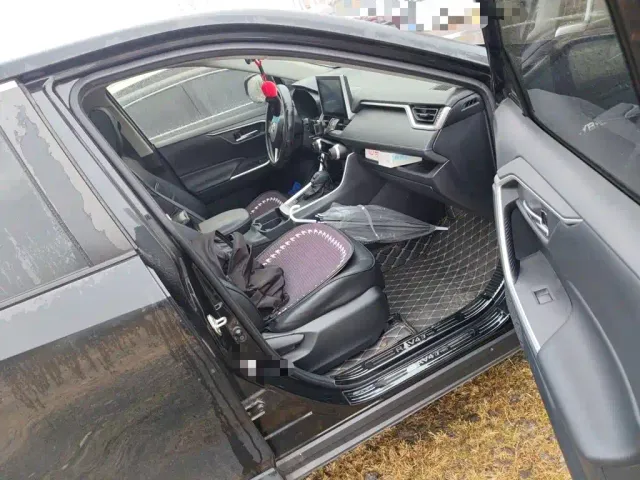Toyota RAV4 — Фото автомобиля 19