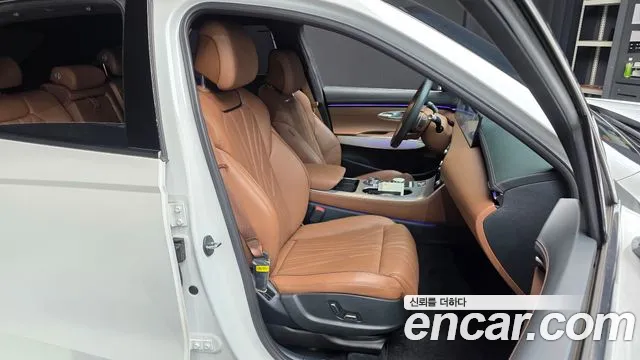 Genesis GV70 — Фото автомобиля 16