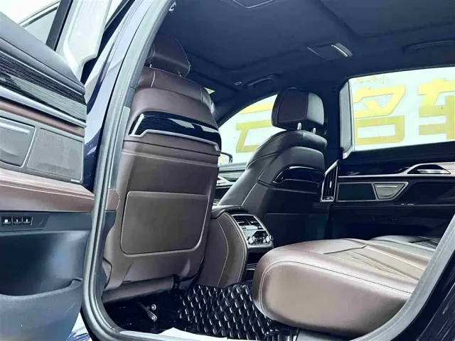 BMW 7 Series — Фото автомобиля 10