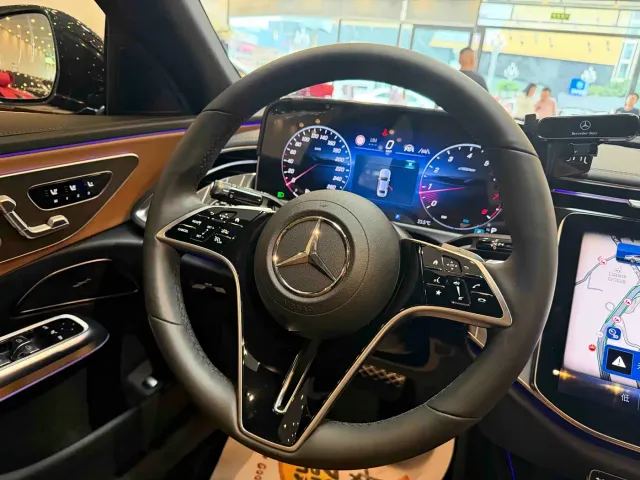 Mercedes-Benz E-Class — Фото автомобиля 14