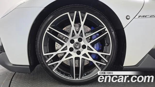 Maserati MC20 — Фото автомобиля 5