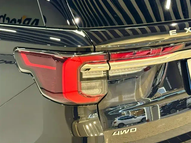 Ford Explorer — Фото автомобиля 8