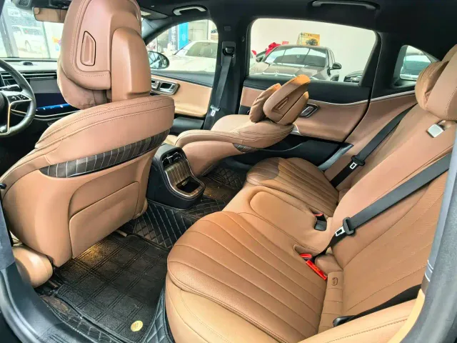 Mercedes-Benz E-Class — Фото автомобиля 15