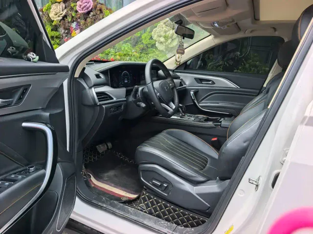 Besturn Bestune T77 2023 1.5T Automatic Luxury — Фото автомобиля 5