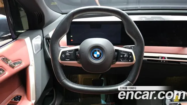 BMW iX — Фото автомобиля 13