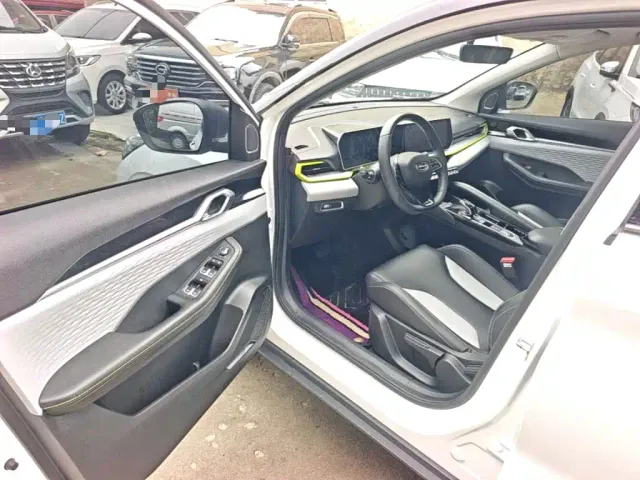 Geely Binyue — Фото автомобиля 15