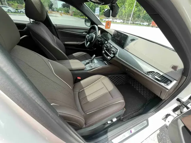 BMW 5 Series — Фото автомобиля 13