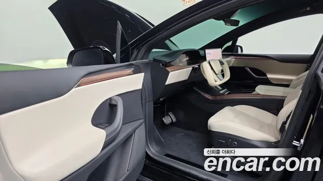 Tesla Model X — Фото автомобиля 10