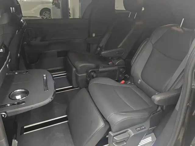 Toyota Sienna — Фото автомобиля 16