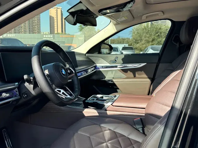 BMW 7 Series — Фото автомобиля 4