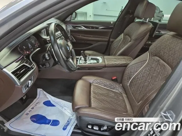 BMW 7 Series G11 — Фото автомобиля 11