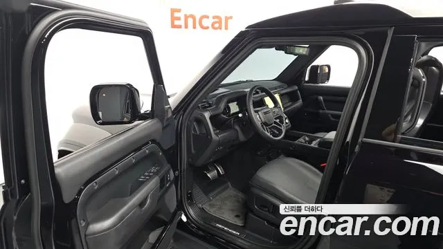 Land Rover Defender — Фото автомобиля 10