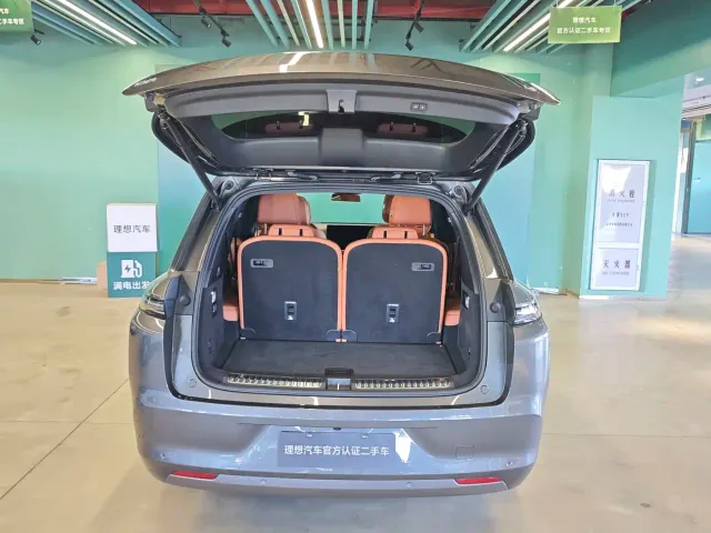 Li Auto L8 — Фото автомобиля 13