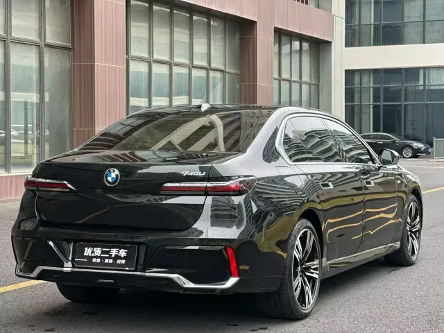 BMW 7 Series — Фото автомобиля 9