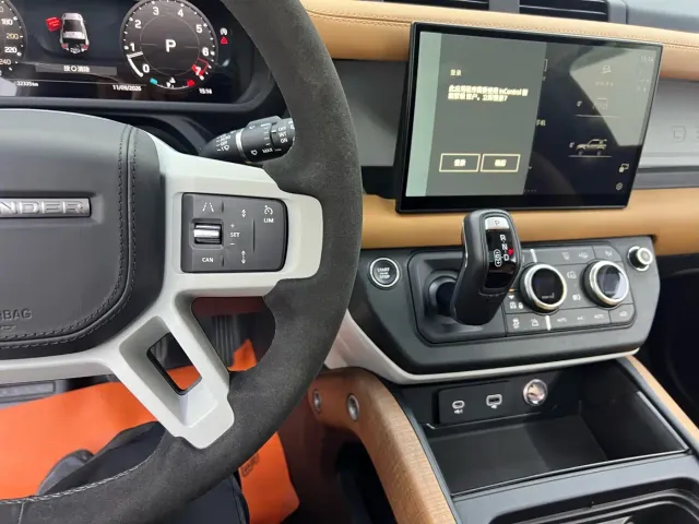 Land Rover Defender — Фото автомобиля 14