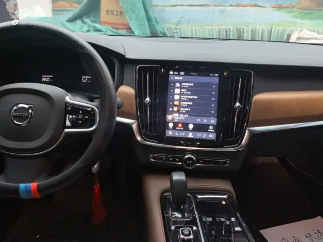 Volvo S90 — Фото автомобиля 13