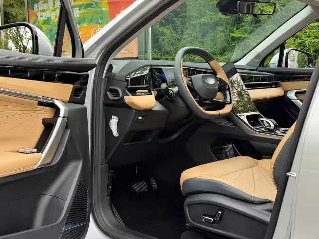 Geely Boyue L — Фото автомобиля 8