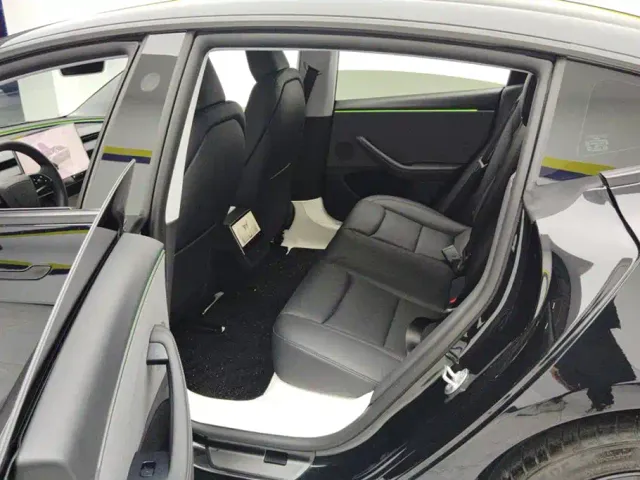 Tesla Model 3 — Фото автомобиля 11