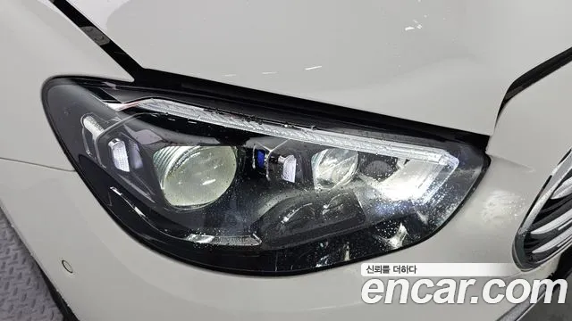 Mercedes-Benz E-Class — Фото автомобиля 22