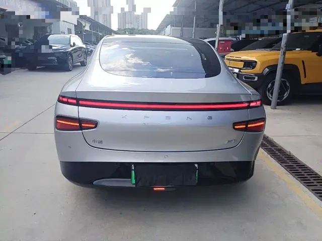 Xpeng P7 — Фото автомобиля 3