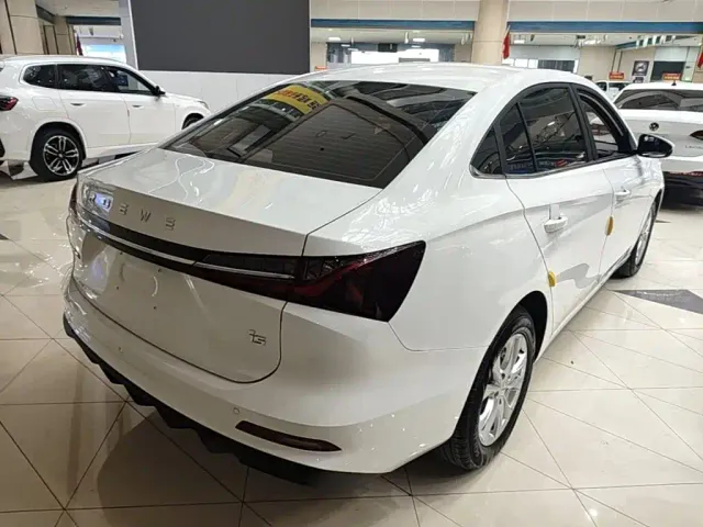 Roewe i5 — Фото автомобиля 6