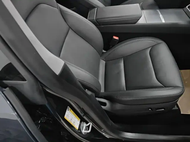 Tesla Model Y — Фото автомобиля 24