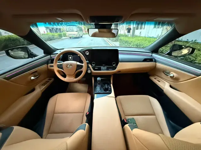 Lexus ES — Фото автомобиля 4