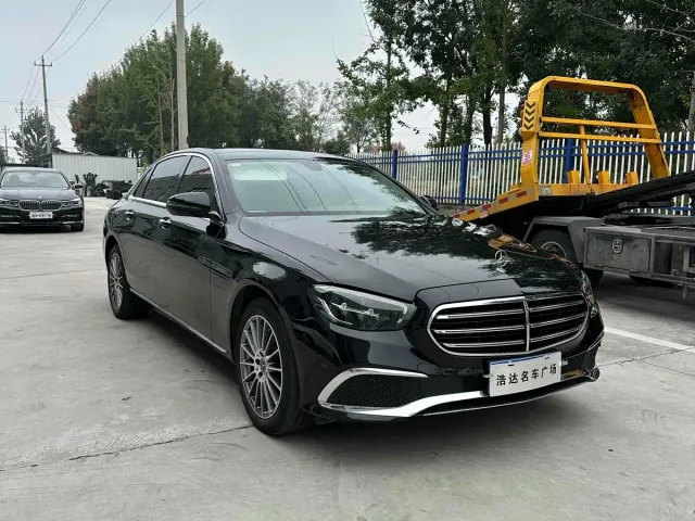 Mercedes-Benz E-Class — Фото автомобиля 3
