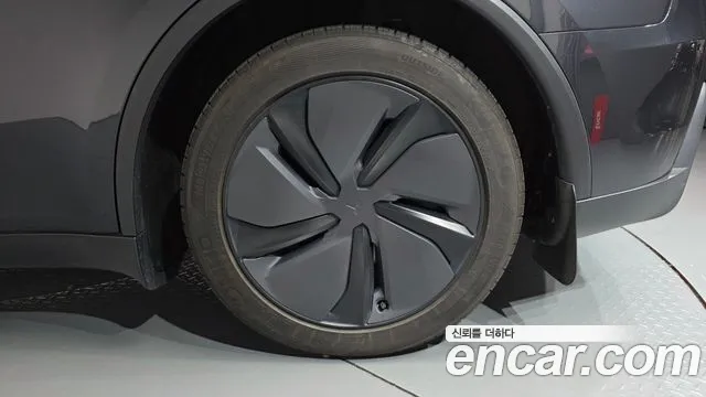 Tesla Model Y — Фото автомобиля 5