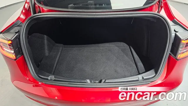 Tesla Model 3 — Фото автомобиля 23