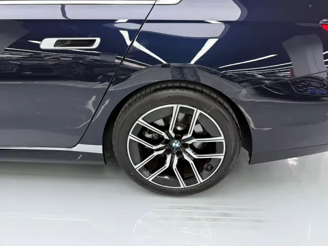 BMW 7 Series — Фото автомобиля 15