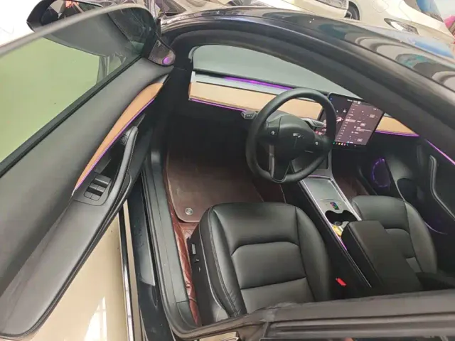 Tesla Model 3 — Фото автомобиля 15