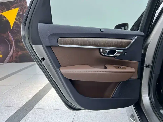 Volvo V90 — Фото автомобиля 29