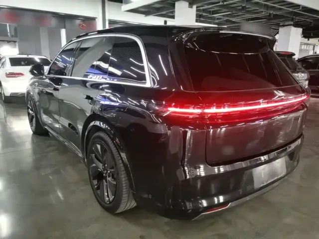 Li Auto L8 — Фото автомобиля 4