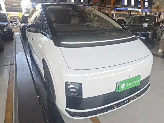 Li Auto MEGA — Фото автомобиля 3