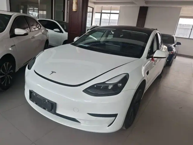 Фотография автомобиля — Tesla Model 3