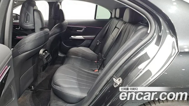 Mercedes-Benz E-Class — Фото автомобиля 12