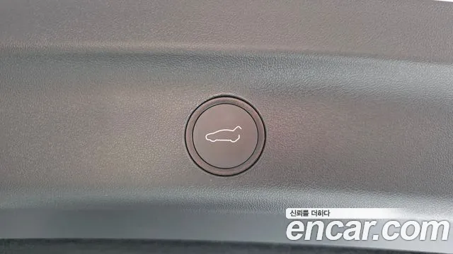 Tesla Model Y — Фото автомобиля 26
