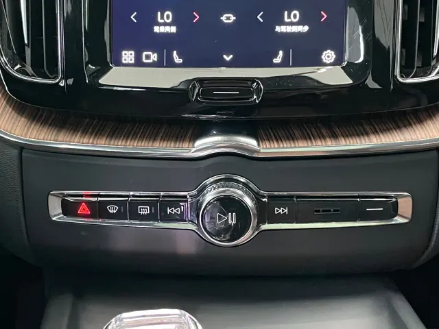 Volvo XC60 — Фото автомобиля 17