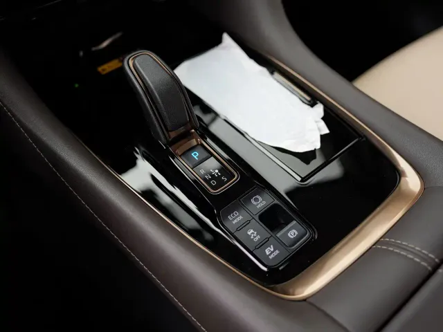 Toyota Alphard — Фото автомобиля 16