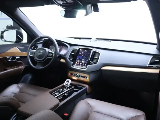 Volvo XC90 — Фото автомобиля 20