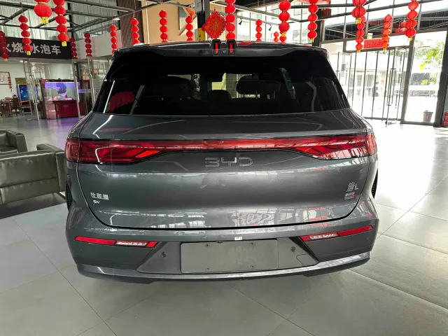 BYD Tang L — Фото автомобиля 9