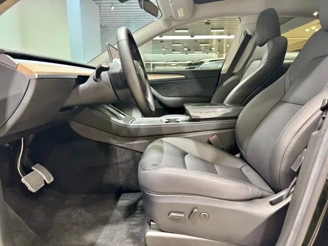 Tesla Model Y — Фото автомобиля 14