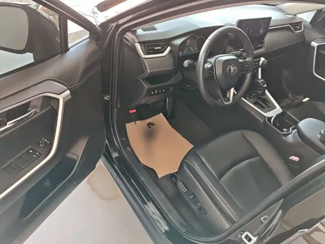 Toyota RAV4 — Фото автомобиля 15
