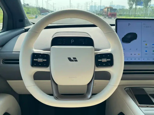Li Auto i6 — Фото автомобиля 7