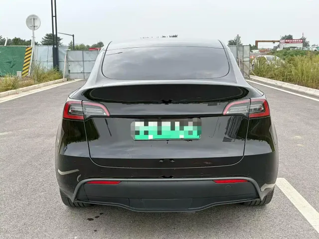 Tesla Model Y — Фото автомобиля 8