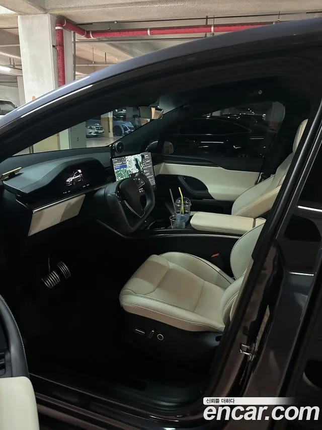 Tesla Model X — Фото автомобиля 11