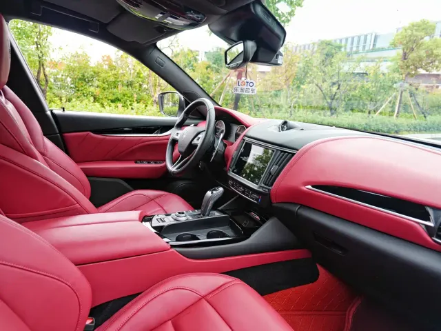 Maserati Levante — Фото автомобиля 9