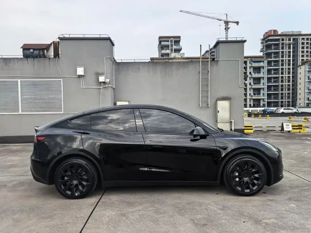 Tesla Model Y — Фото автомобиля 6