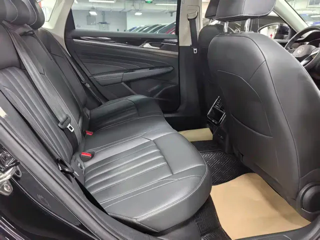 Volkswagen Passat — Фото автомобиля 10